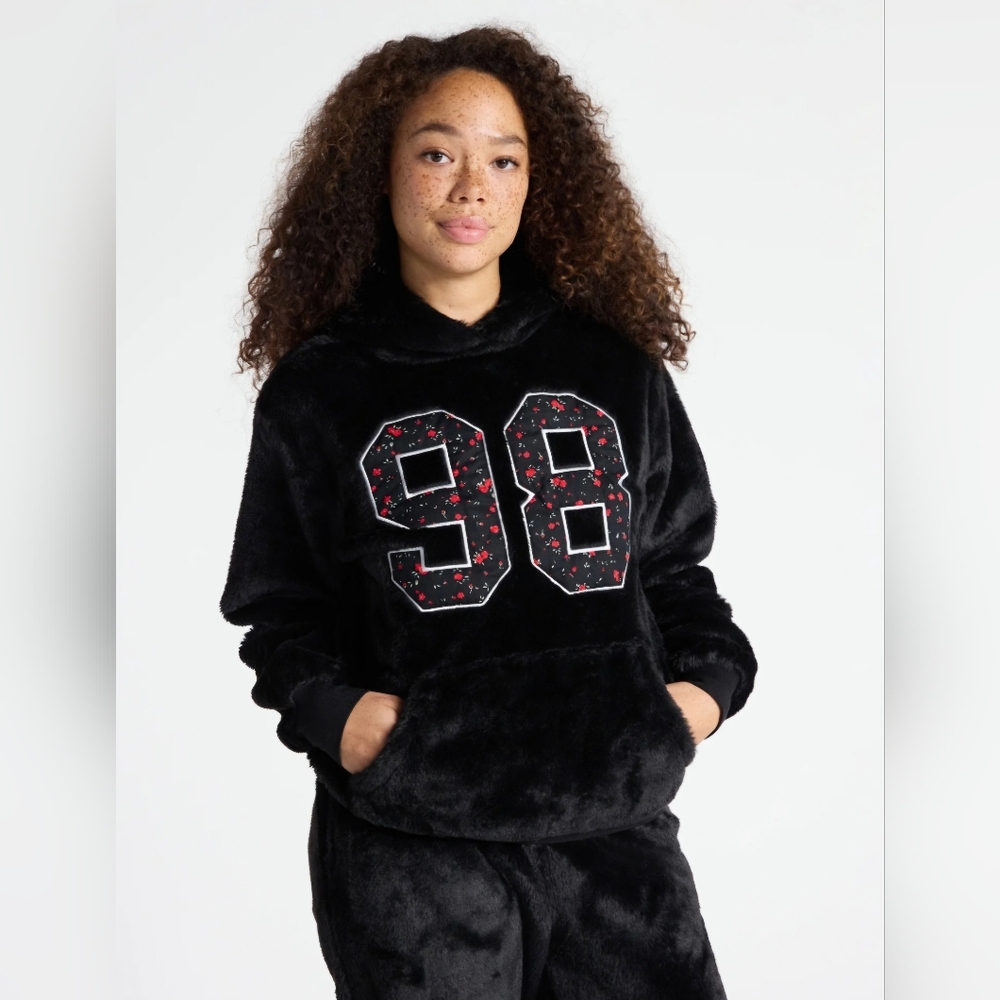 No Boundaries Faux Fur Graphic Hoodie with 98 Graphic Black Size M